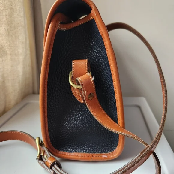 Vintage Dooney & Bourke R25 Navy Medium Essex Shoulder Bag - Picture 4 of 15